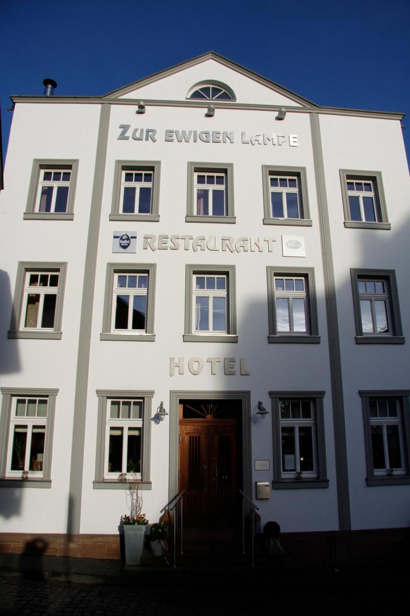 Zur Ewigen Lampe Romantisches Landhotel & Restaurant Nideggen Exterior foto