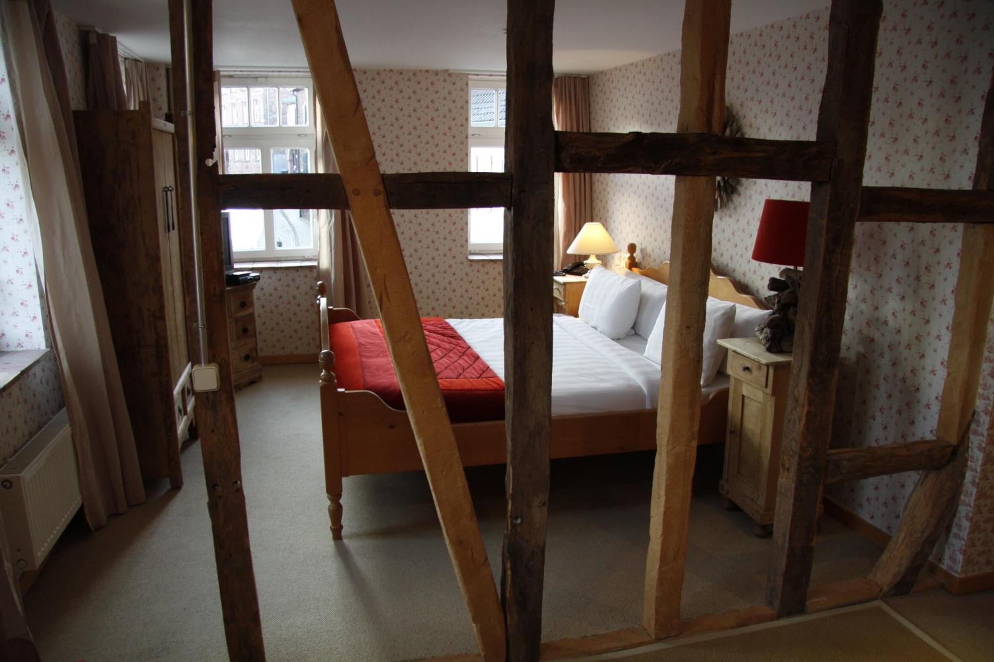 Zur Ewigen Lampe Romantisches Landhotel & Restaurant Nideggen Quarto foto